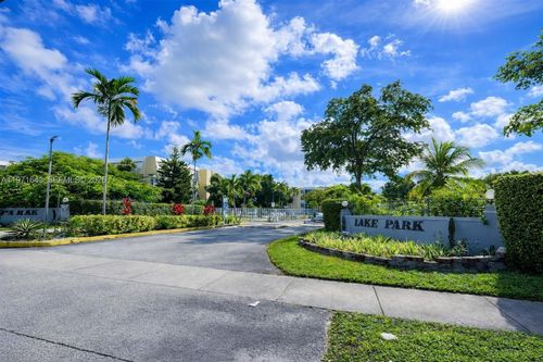 2h-950 Ne 199th St, Miami, FL, 33179-3057 | Card Image