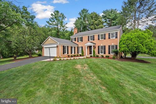 9406 Fairpine Ln, GREAT FALLS, VA, 22066-2109 | Card Image