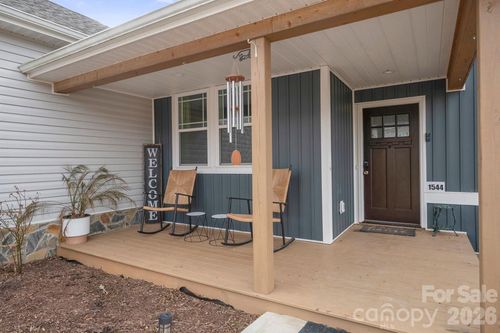 1544 Farmington Hills Dr, Conover, NC, 28613-9040 | Card Image