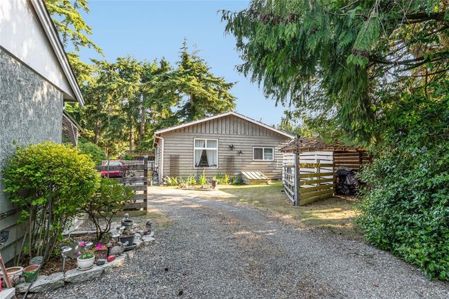 1226 Centre Rd, House other with 4 bedrooms, 2 bathrooms and 5 parking in Qualicum Beach BC | Image 12