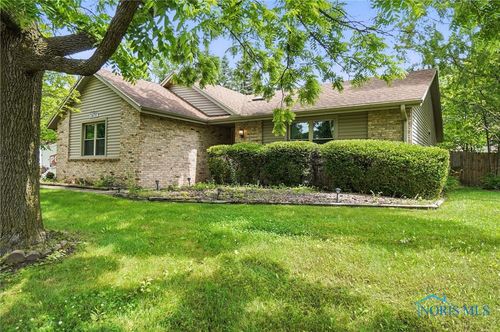 5476 Greenridge Dr, Toledo, OH, 43615-6718 | Card Image