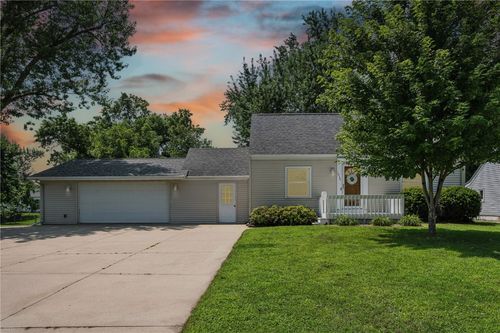1039 27th St Ne, Cedar Rapids, IA, 52402-4124 | Card Image