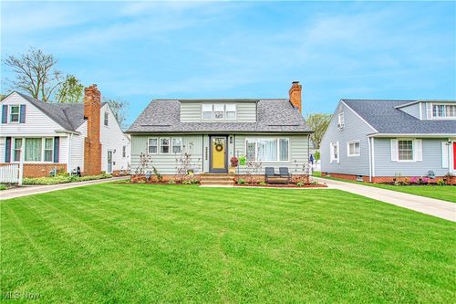 16419 Parklawn Ave, Middleburg Heights, OH, 44130-5330 | Card Image