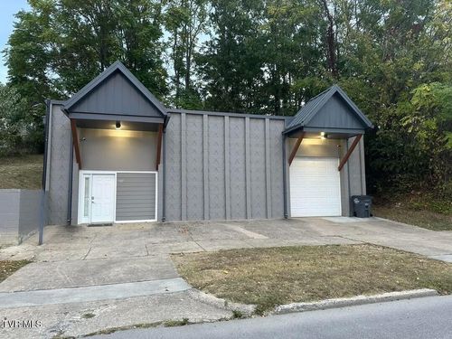 917 E Sullivan St, Kingsport, TN, 37660-5240 | Card Image