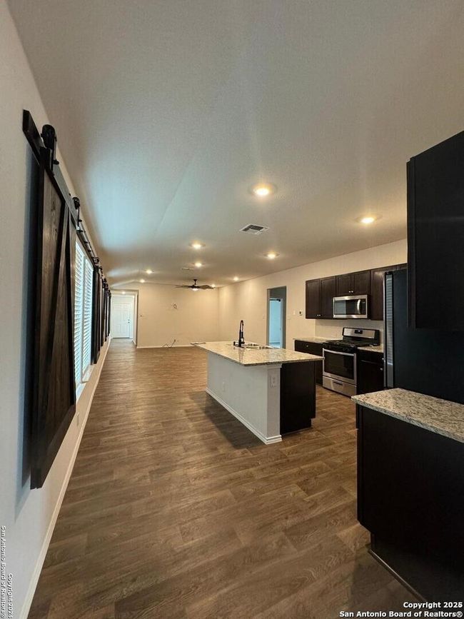 345 Middle Green Loop, House other with 3 bedrooms, 2 bathrooms and null parking in Floresville TX | Image 5