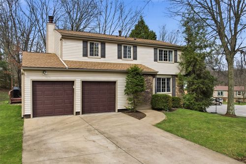 17 Giant Oak Dr, Baden, PA, 15005-2332 | Card Image