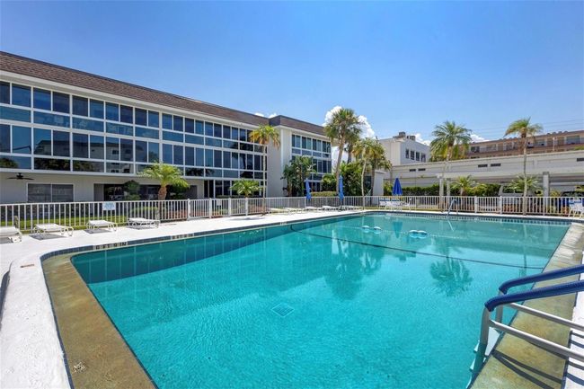 201 - 2100 Benjamin Franklin Dr, Condo with 2 bedrooms, 2 bathrooms and null parking in SARASOTA FL | Image 31