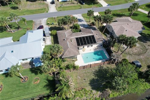 1061 Carnation Dr, SEBASTIAN, FL, 32958-4903 | Card Image