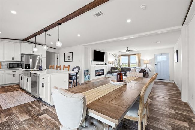 744 E Wiedemann Rd, Home with 4 bedrooms, 2 bathrooms and null parking in Flatonia TX | Image 8