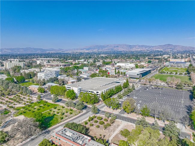 UNIT-237 - 10331 Lindley Ave, Condo with 2 bedrooms, 2 bathrooms and 2 parking in Porter Ranch CA | Image 25