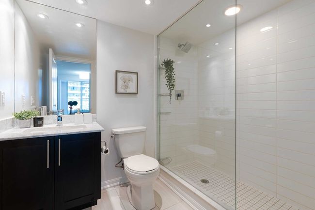 810 - 35 Bastion St, Condo with 2 bedrooms, 2 bathrooms and 2 parking in Toronto ON | Image 15
