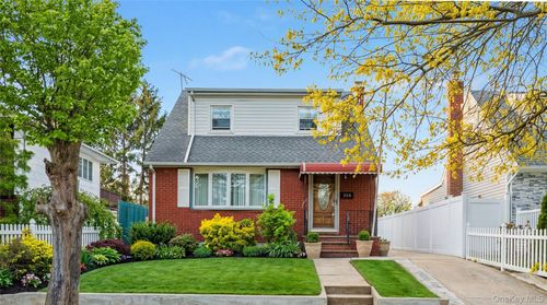 206 Hunnewell Ave, Elmont, NY, 11003-2712 | Card Image