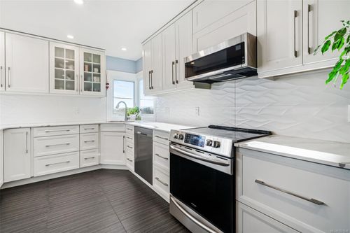 730 Burnside Rd W, Victoria, BC, V8Z1N1 | Card Image