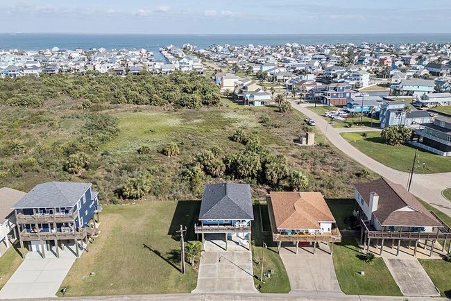 22310 Vista Del Mar, House other with 3 bedrooms, 2 bathrooms and null parking in Galveston TX | Image 39