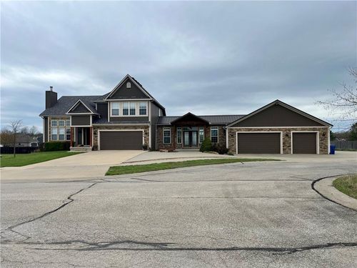 908 Cedar Ct, Paola, KS, 66071-7513 | Card Image