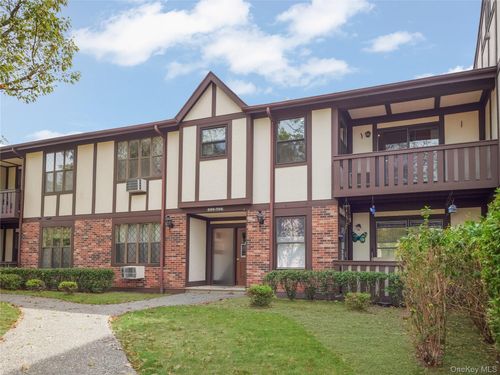 704 Sierra Vista Ln, Valley Cottage, NY, 10989-2718 | Card Image