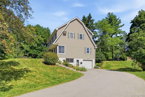 3 Ireland Dr, Poughkeepsie, NY, 12603-2015 | Card Image