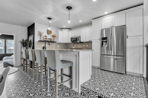 14912 Heyer St, Livonia, MI, 48154-4800 | Card Image