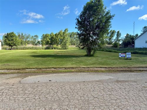 39 Deer Park E, Capac, MI, 48014 | Card Image