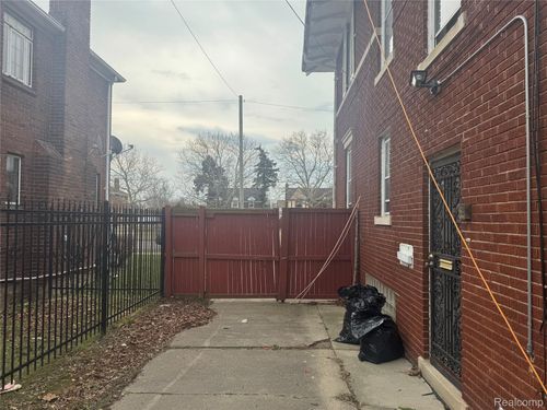 8391 E Outer Dr, Detroit, MI, 48213-1327 | Card Image