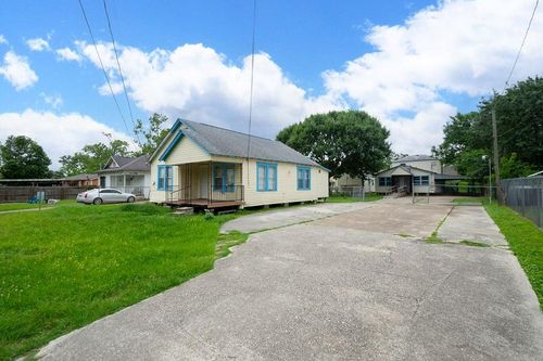 1817 Mcdaniel St, Houston, TX, 77093-8024 | Card Image