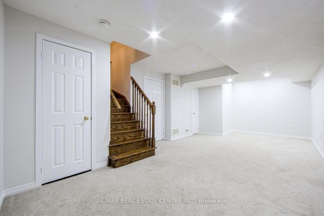 359 Bussel Cres, House attached with 3 bedrooms, 3 bathrooms and 1 parking in Milton ON | Image 29