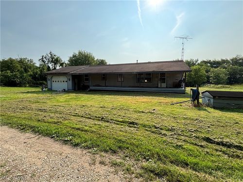 8064 Pinoak Dr Sw, Carrollton, OH, 44615-8909 | Card Image