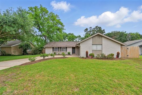 4511 Ravine Dr, Friendswood, TX, 77546-4260 | Card Image