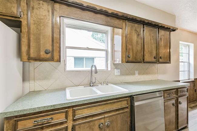 28902 Twisted Oak Dr, House other with 5 bedrooms, 3 bathrooms and 2 parking in Shenandoah TX | Image 13
