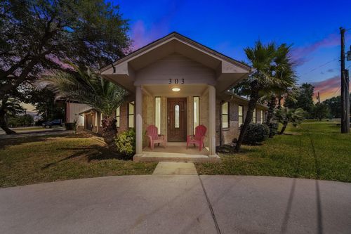 303 Shawnee Dr, Montgomery, TX, 77316-4853 | Card Image