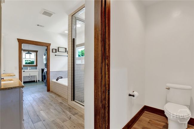 Primary Bathroom | Image 20