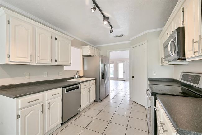 2909 Tower Bridge Ct, House other with 3 bedrooms, 3 bathrooms and 2 parking in Pearland TX | Image 6