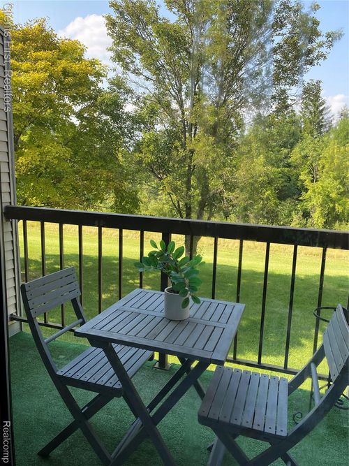 42540 Lilley Pointe Dr, Canton, MI, 48187-3859 | Card Image