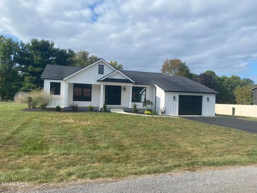 4 Bells Ln, Tyrone, PA, 16686-7559 | Card Image