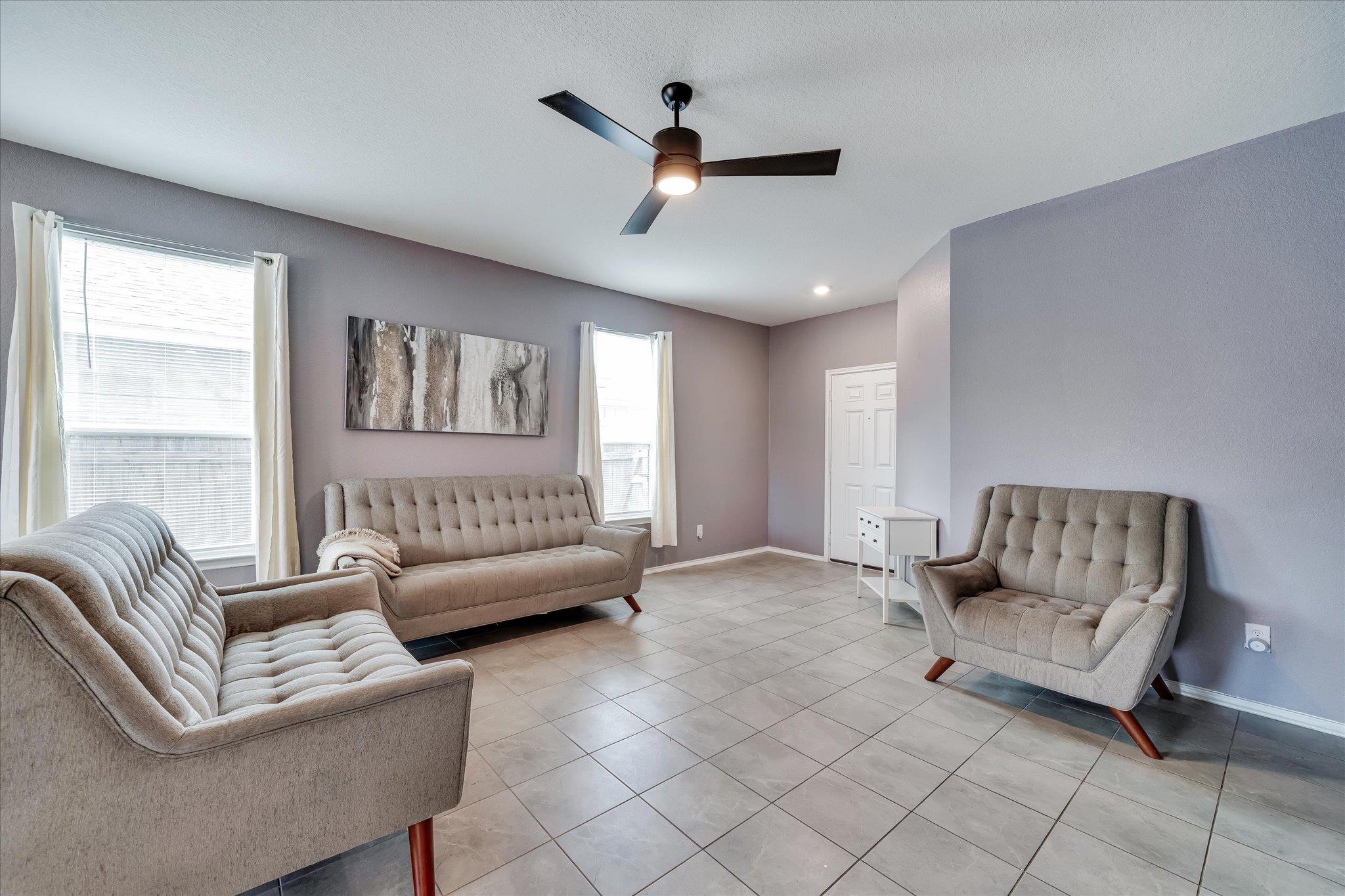 Residential Lease in Manor 5
