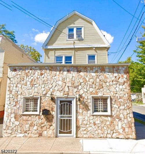 315 Coit St, Irvington, NJ, 07111-4007 | Card Image