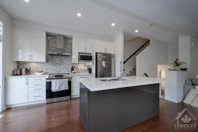 909 Lixnaw Crt, Townhouse with 2 bedrooms, 3 bathrooms and 3 parking in Ottawa ON | Image 15