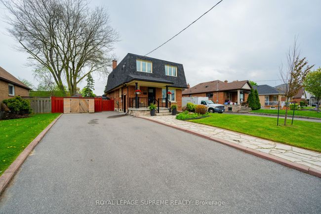 25 Parkchester Rd, House other with 3 bedrooms, 3 bathrooms and 6 parking in North York ON | Image 2