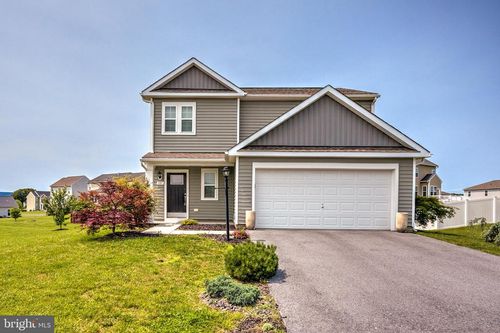 101 Faye Dr, BUNKER HILL, WV, 25413-1808 | Card Image