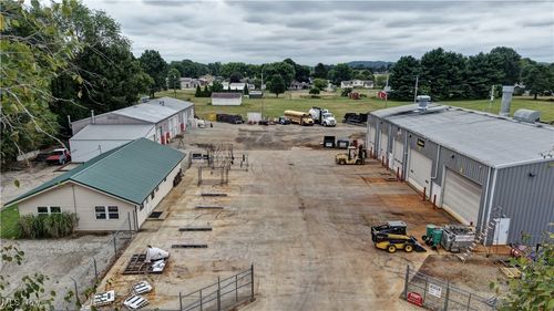 22440 County Road 124, West Lafayette, OH, 43845-9777 | Card Image