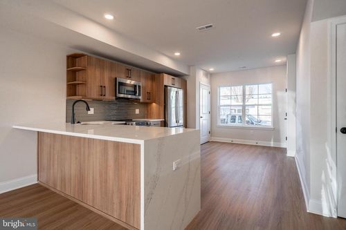 a93-4015 Marilyn Dr, PHILADELPHIA, PA, 19131-2722 | Card Image