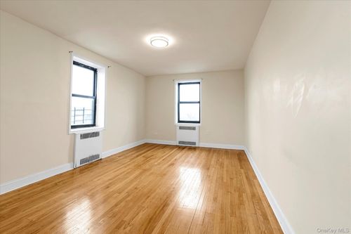 92-11 35 35th Ave, Jackson Heights, NY, 11372-5866 | Card Image