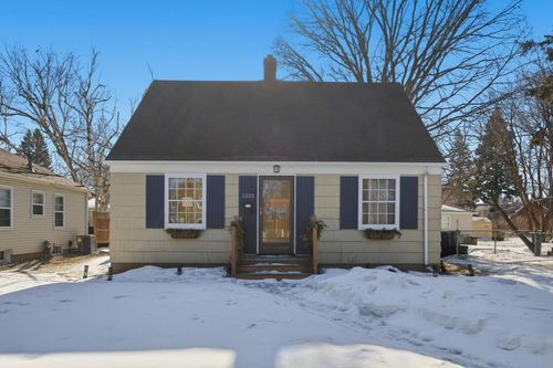 1333 5th Ave S, Moorhead, MN, 56560-2947 | Card Image