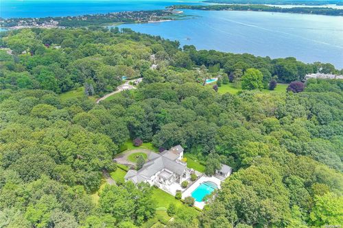 124 Roger Canoe Hollow Rd, Mill Neck, NY, 11765-1011 | Card Image