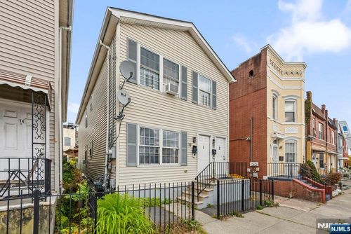 12 Bayview Avenue, Jersey City, NJ, 07305 | Card Image