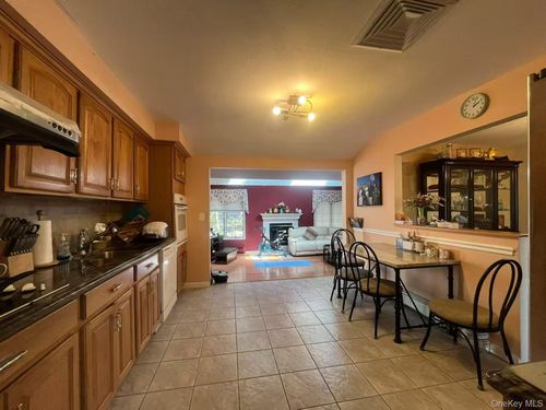 64 Todd Ct, Huntington Station, NY, 11746-4267 | Card Image