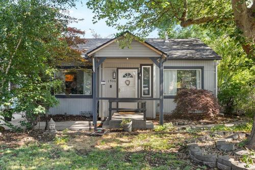 1906 Prune St, Medford, OR, 97501-3240 | Card Image
