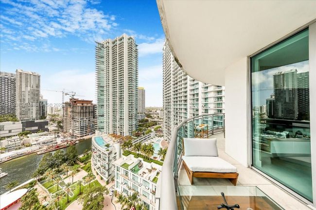 APT-2314 - 350 S Miami Ave, Condo with 2 bedrooms, 2 bathrooms and null parking in Miami FL | Image 17
