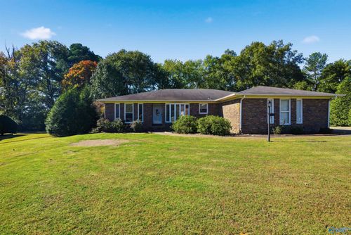 104 Creighton Dr, Athens, AL, 35613-2720 | Card Image