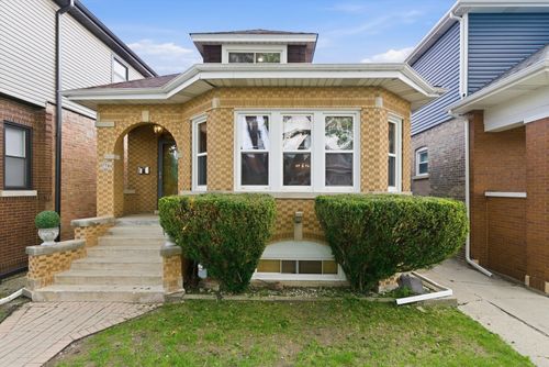 5411 W Byron Street, Chicago, IL, 60641 | Card Image